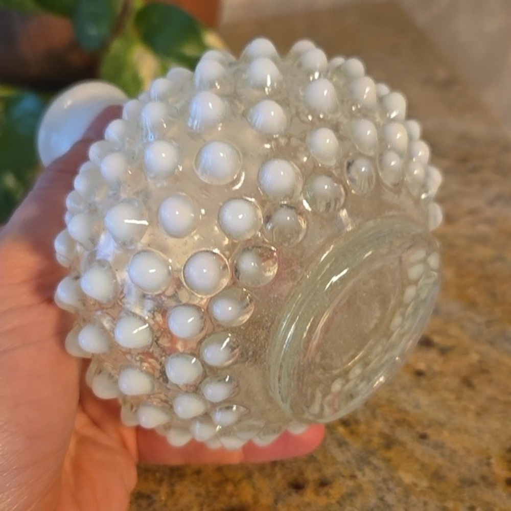Vintage fenton milk glass hobnail vase - Picture 6 of 10